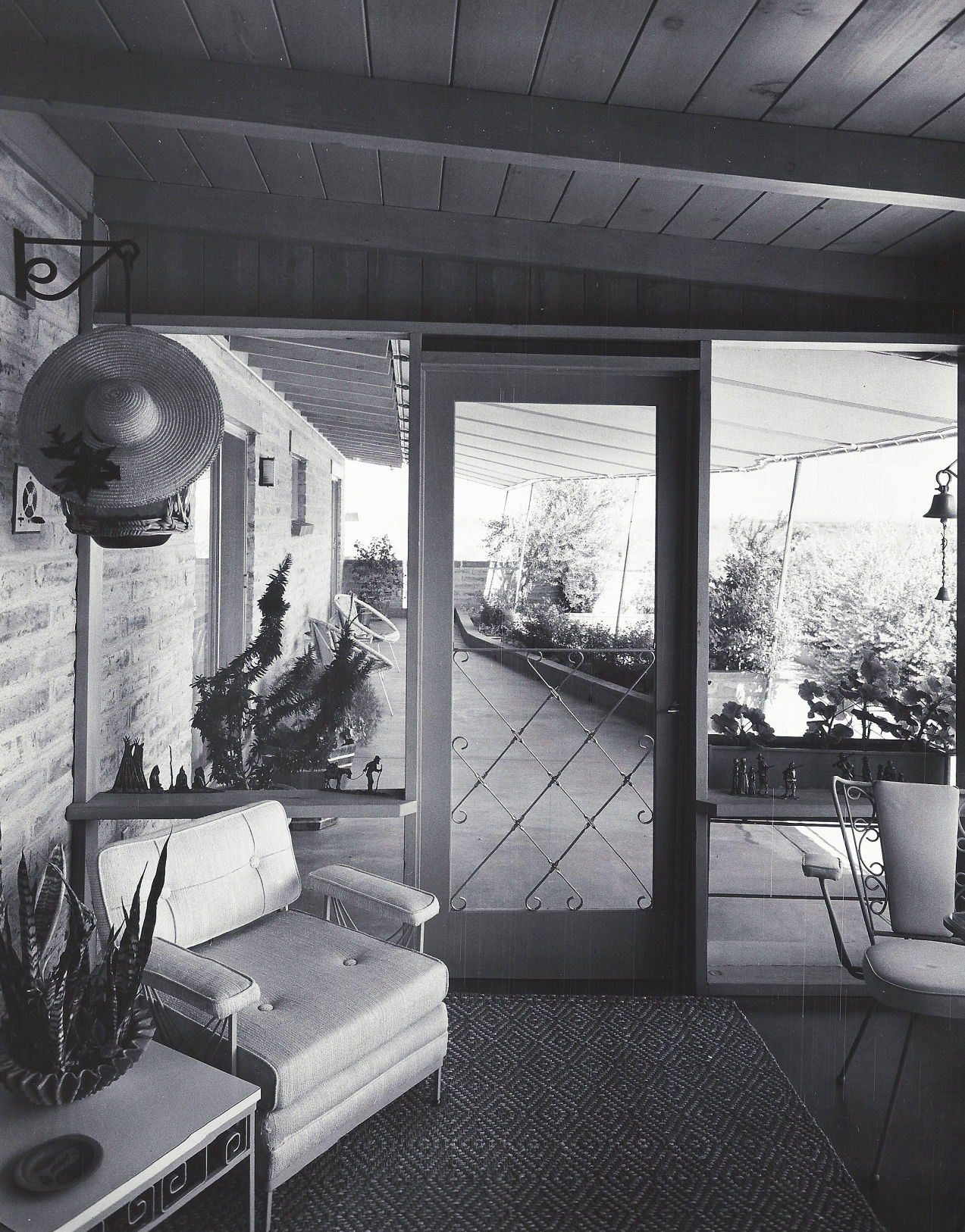 1960 Tucson home photos: Family enjoys a casual life